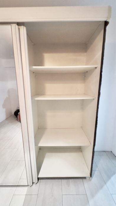 Гардероб с плъзгащи врати