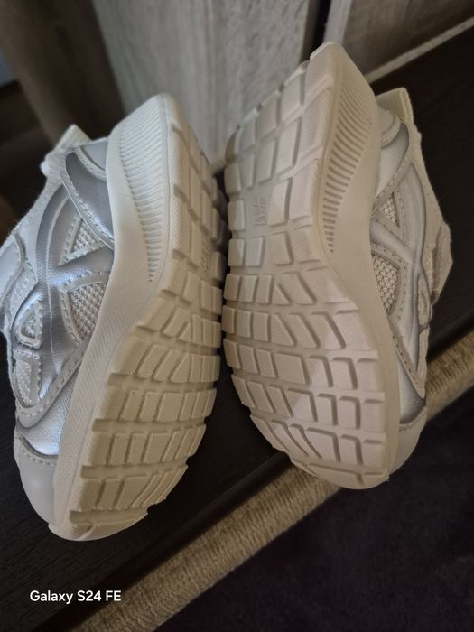 Adidasi universali H&M