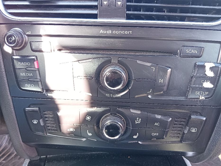 Casetofon-radio Audi A4 b8