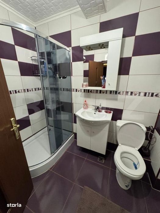 Apartament 2 camere, decomandat, parcare, zona Teilor