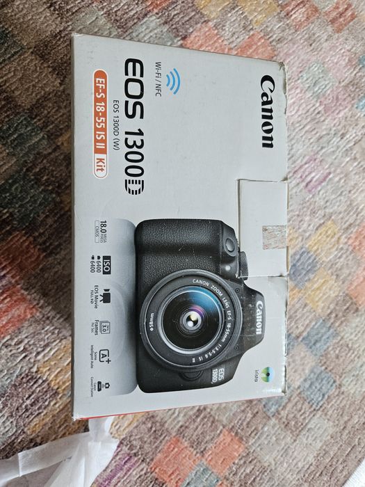 Canon EOS 1300 D фотопарат.