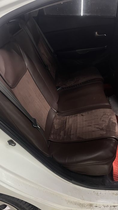 Продам чехлы универсальные в отличном состояние