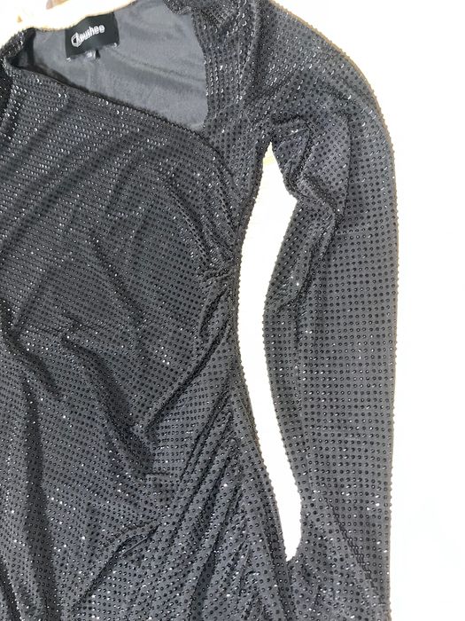 Черна, финна блестяща рокличка