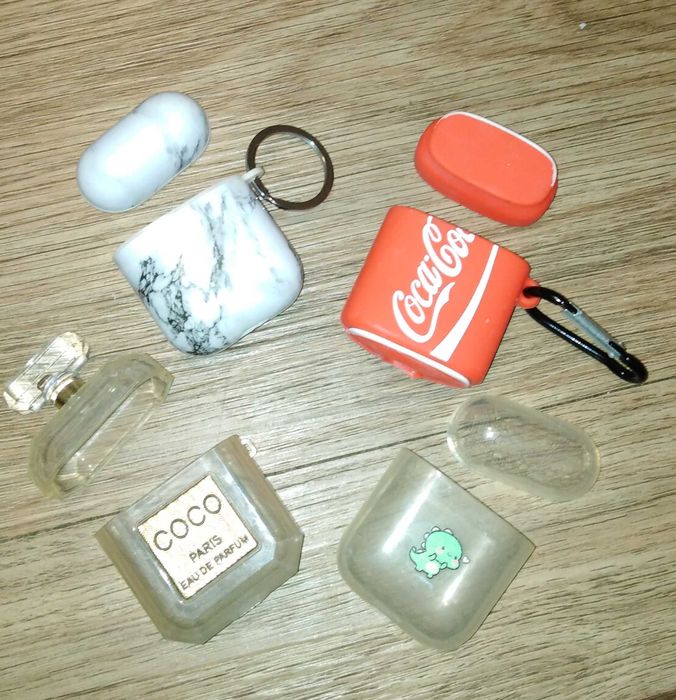 Калъфчета за слушалки Apple AirPods