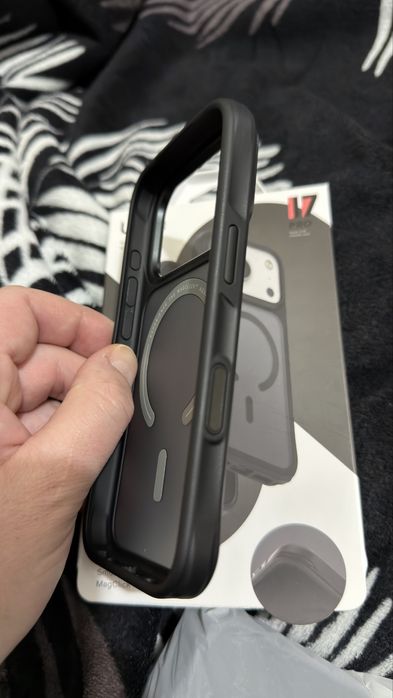 Nou Husa  iphone 17 pro Premium Uniq Veren Hybrid Negru Mat