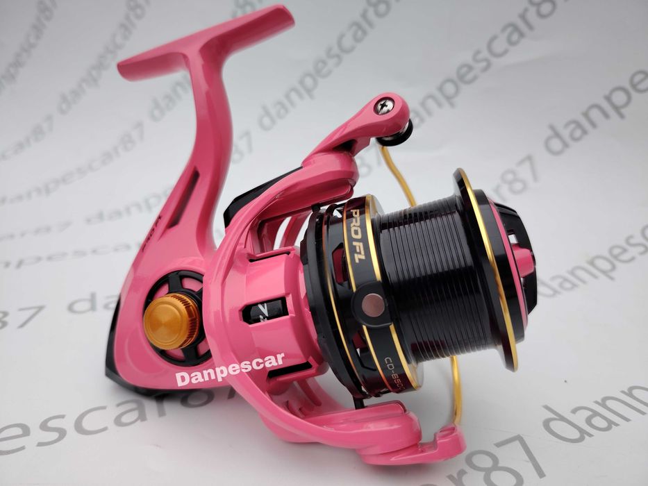 Mulinetă Feeder si Crap PRO FL CONFIDENT PINK Feeder CD6500 Long Cast