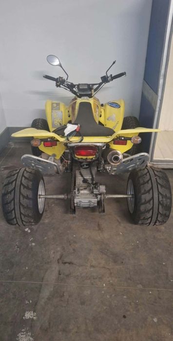 Suzuki  LTZ  400.