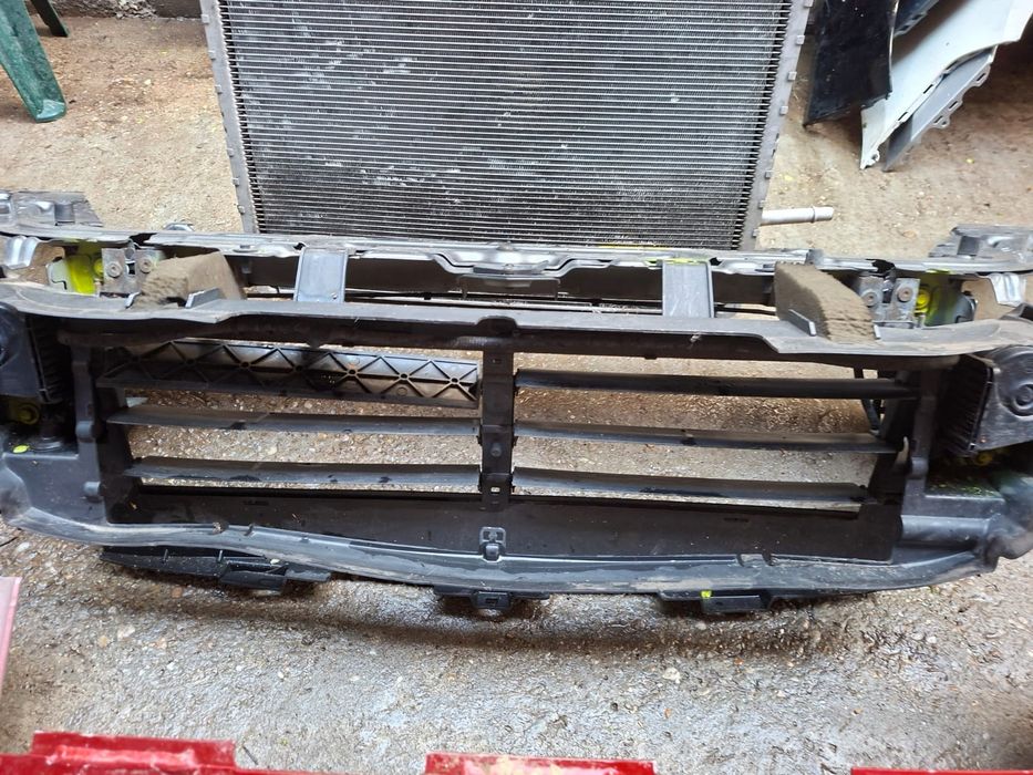 Far led trager  armatura bara radiator jaguar e pace