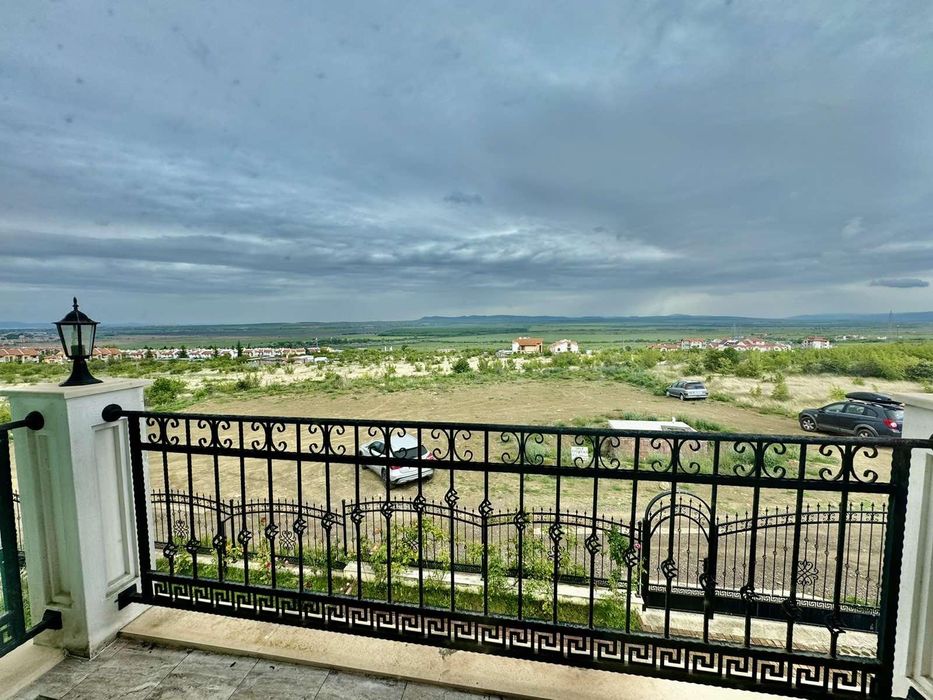 Продава се Къща в Бургас, Център - 211 кв.м за 1564 €/кв.м - Снимка #2