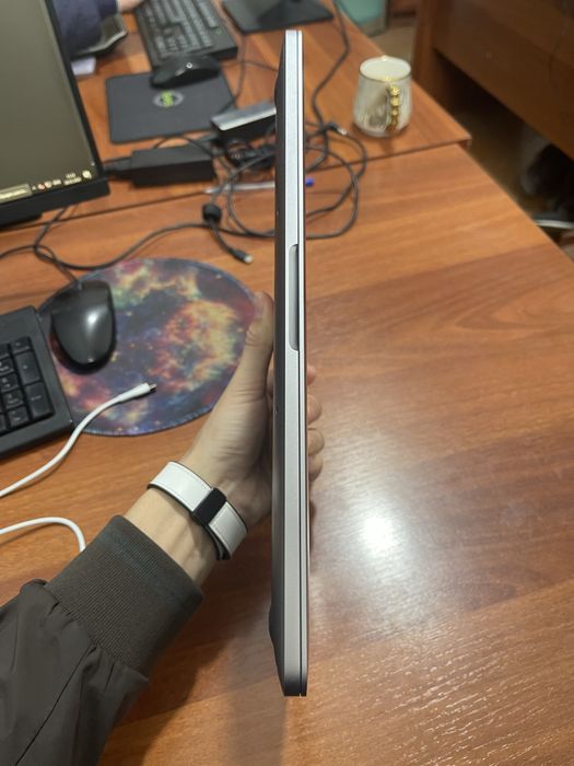 MacBook Pro 2020 13inch 10/9 holati