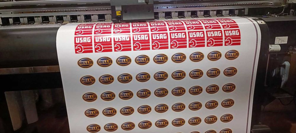 Изработка на рекламни стикери по поръчка - бързо и качествено