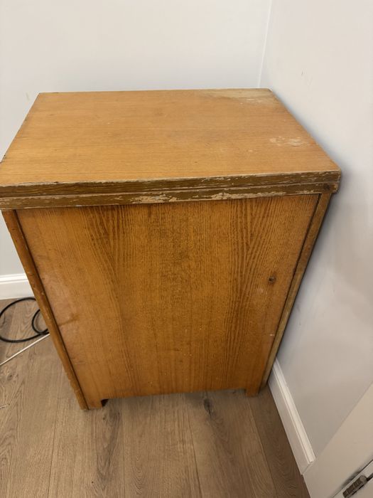 Продам швейную машинку Чайка