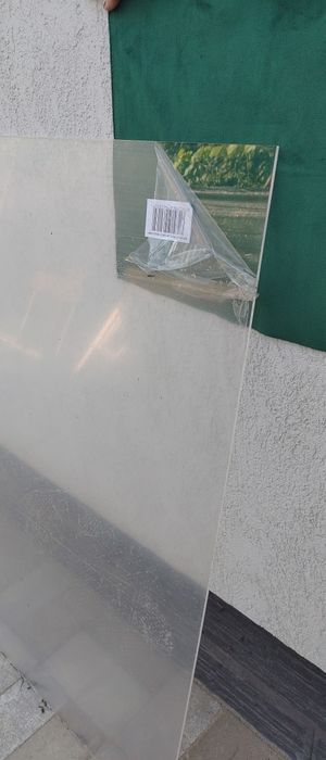 Placă de plexiglas de 4mm grosime incoloră.