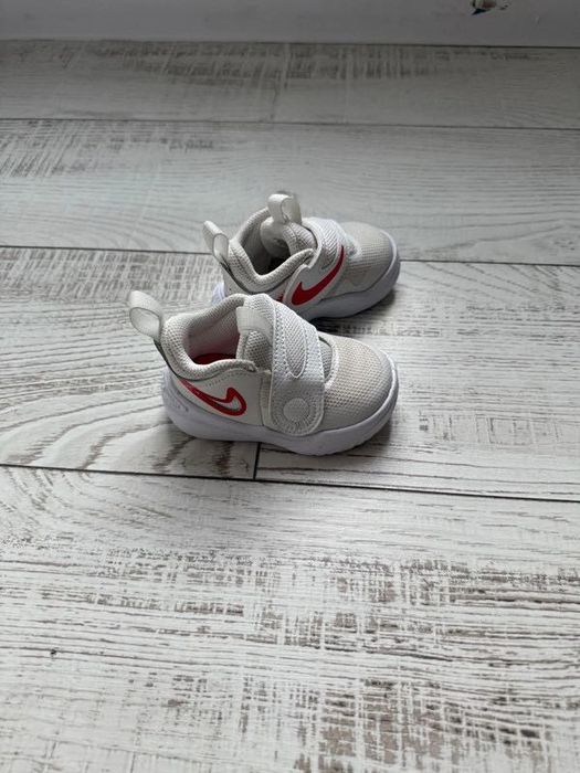 Vand adidasi bebe Nike