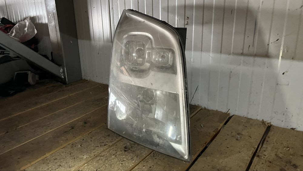 Ляв и десен Фар Ford Transit