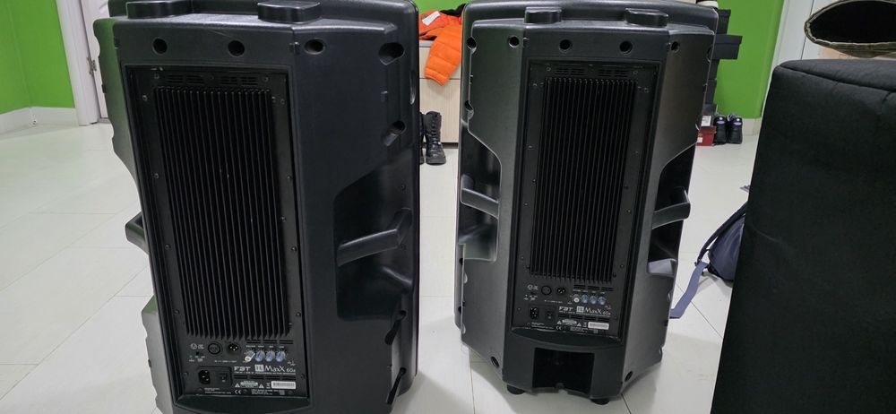 Vând boxe FBT HIMAXX 60A