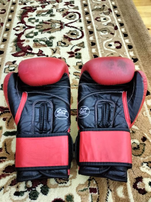 Продам боксерские перчатки Velo
