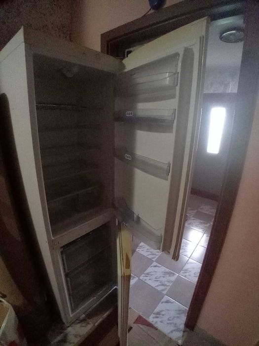 Хладилник с фризер