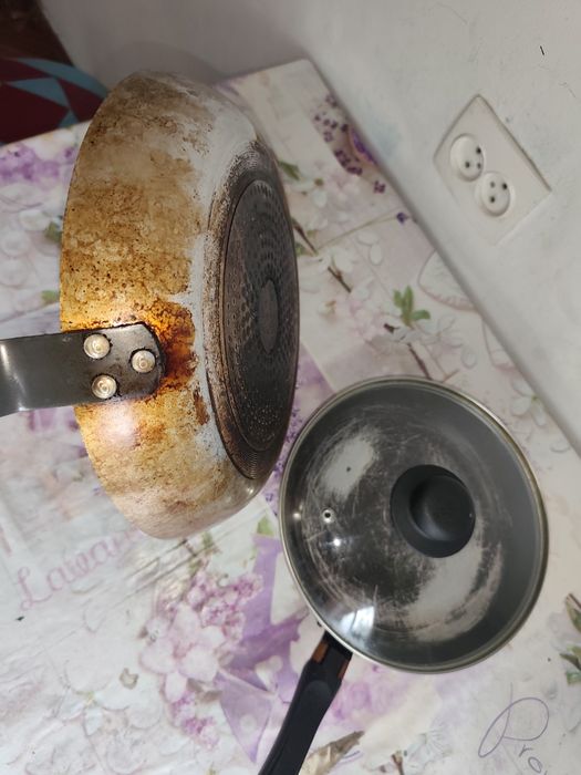 Две сковороды в хорошем состоянии