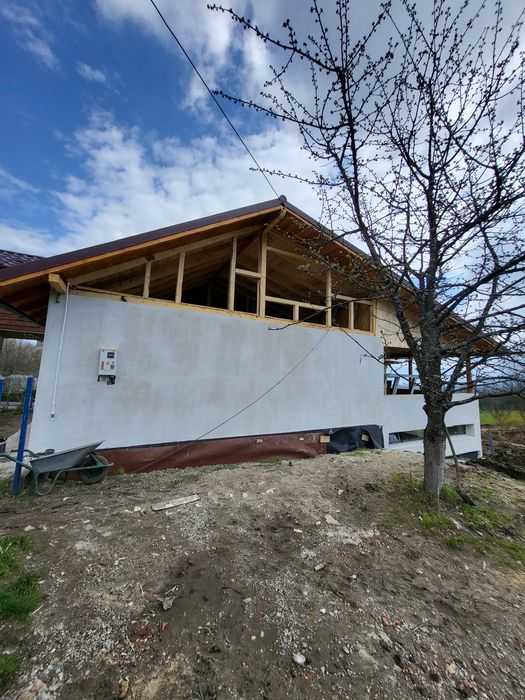 Servicii pentru Acoperișuri, Mansardări și Izolații