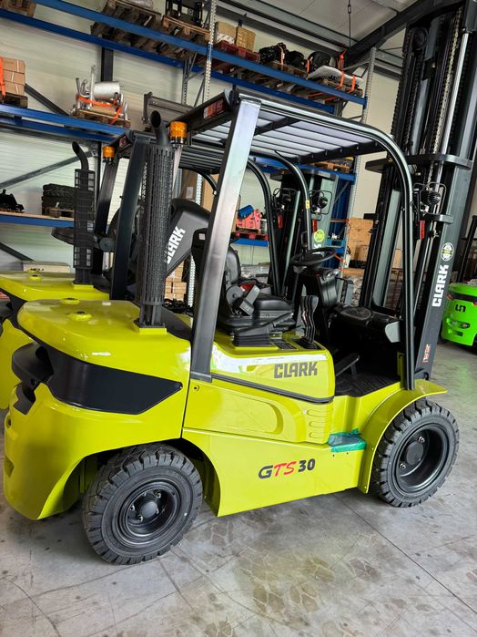 Stivuitor NOU CLARK GTS30 3,0t Diesel / GPL Garantie 5 ani din STOC