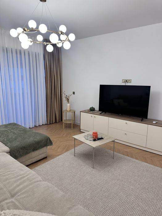 Inchiriez apartament