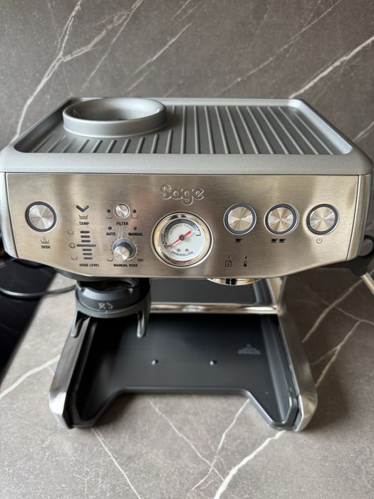 Кафемашина за еспресо SAGE Barista Express Impress + кафемелачка + аксесоари | Отлично състояние