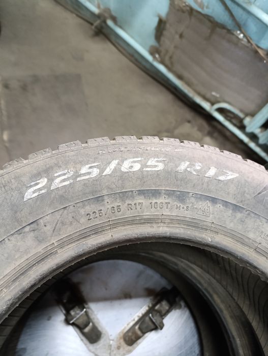 225/65/17 продам две шины