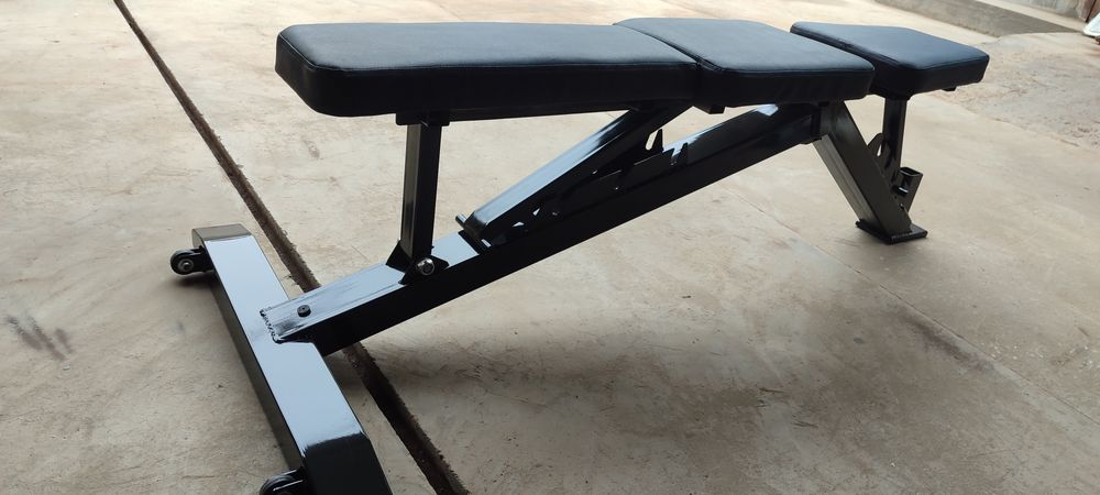 Скамья для жима штанги и разводки гантелями