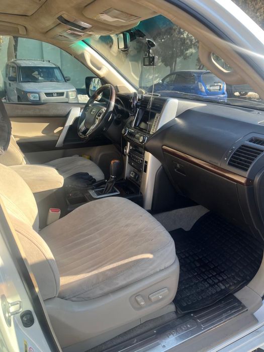 Продается автомобиль Тойота прадо-150.