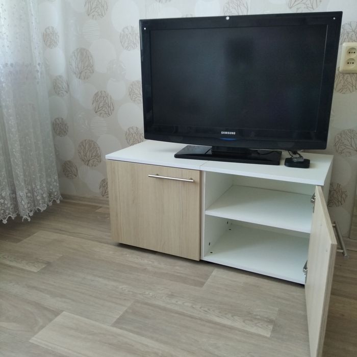 Продам тумбу под ТВ.