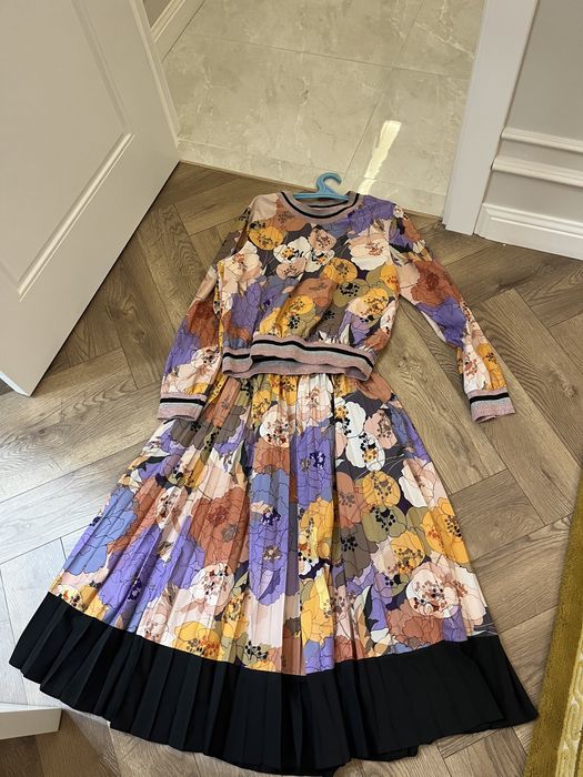 продам красивый костюм