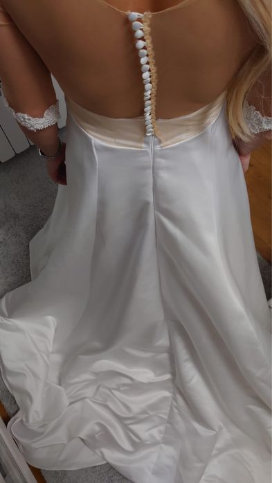 Сватбена рокля с було