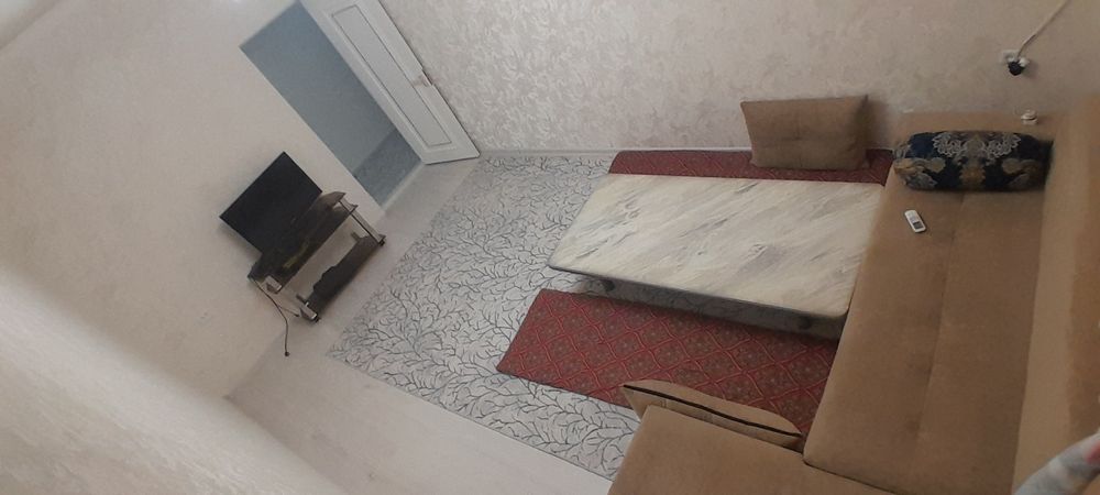 2 xonali uy sotiladi. Navoiy kuchasi 52 a uy 2 etaj. Remonti yangi.