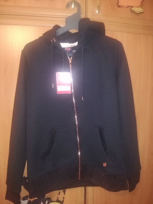 Продам куртку новую