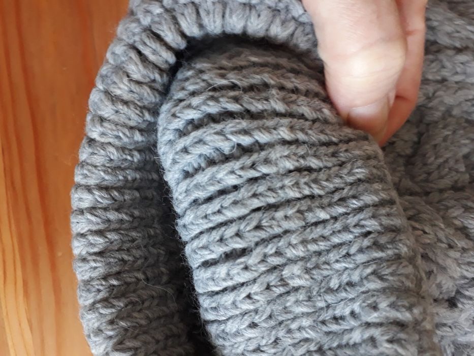 Продам вязаные шапки