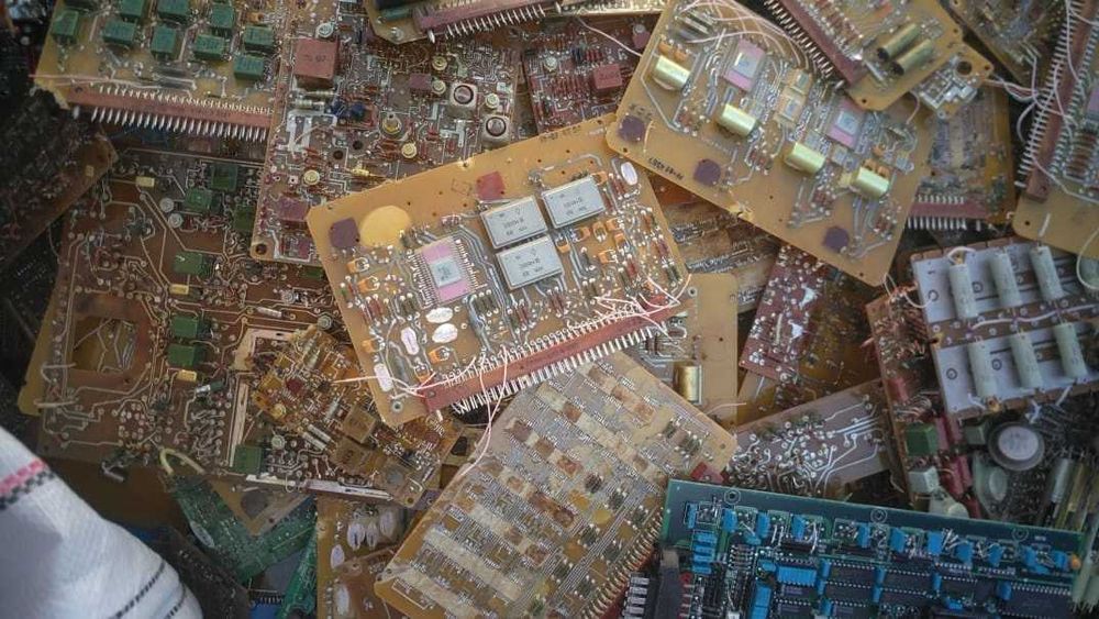 плата и микросхема кабылдаймыз