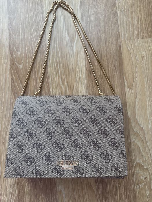 Дамска чанта Guess