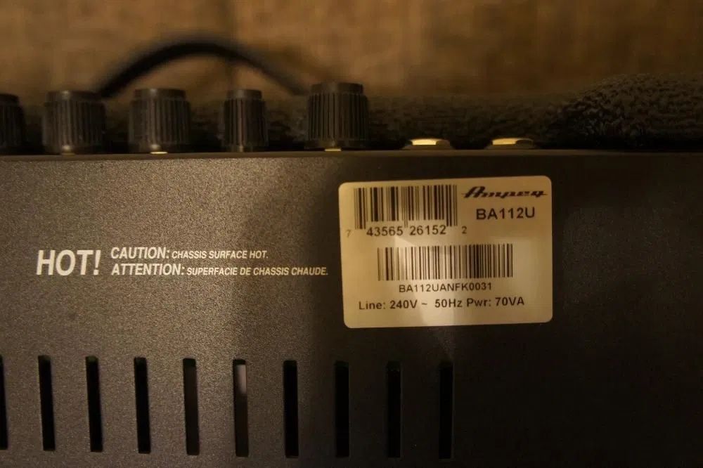 Combo, compact chitara bass AMPEG BA112U