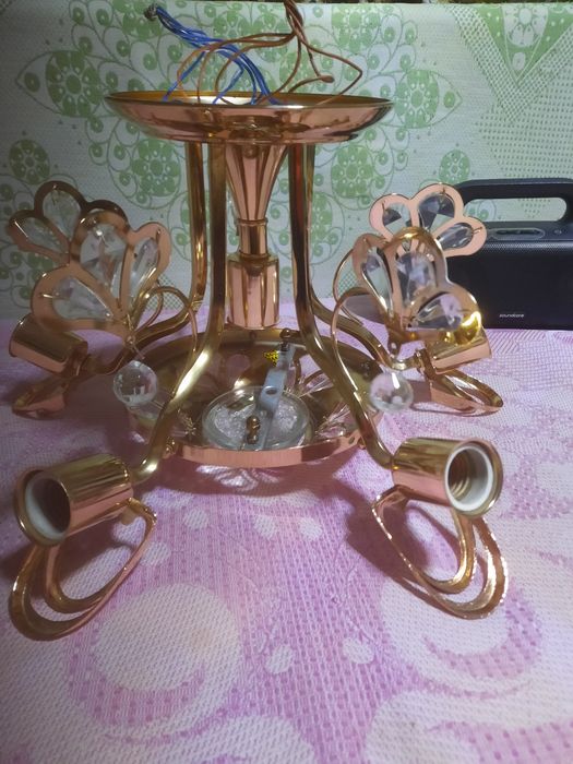 Люстра 5рожковая романтического стиля  подойдёт для гостинной, спальни