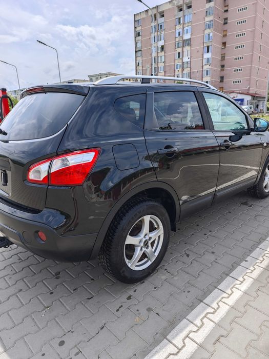 Nissan Qashqai .2.0 l .150 ps.4x4 . Automat