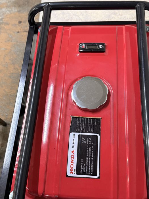 Продам Бензиновый генератор 220В