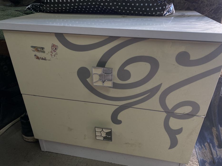 Тумбочка 2 маленкий тумбочкой