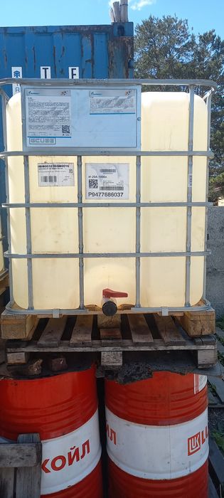 Емкость 1000 литров.