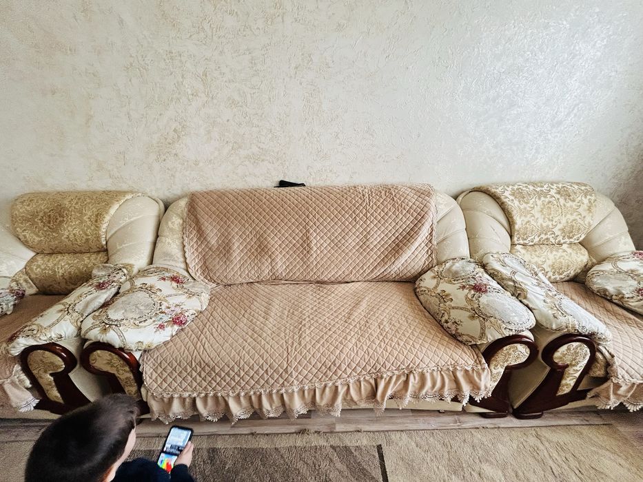 Продам комплект диванов