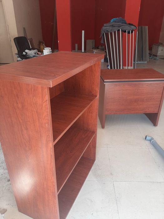 Офис мебели от четири части