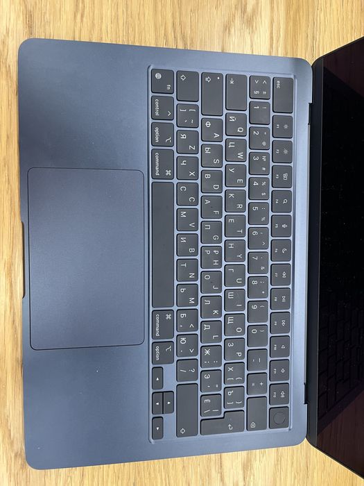 Продам Macbook Air  2024 16/256