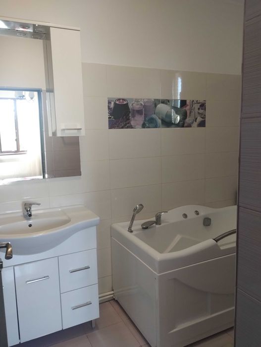 Apartament 4 camere, cu mansarda, 2 garaje, 190 mp, Platou Prundu
