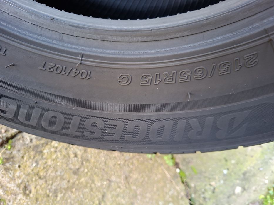 2бр 215/65/15 С за бус или ван подсилени марка бриджистон като нови