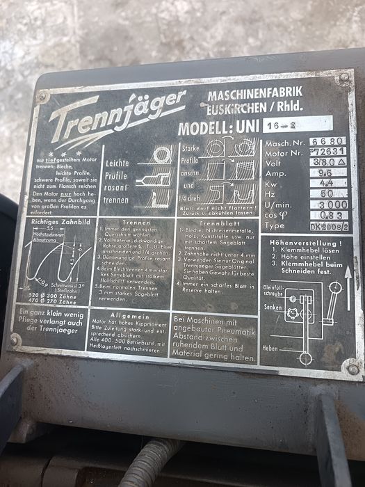 Fierăstrău circular cu pânză metalica de tăiat metal